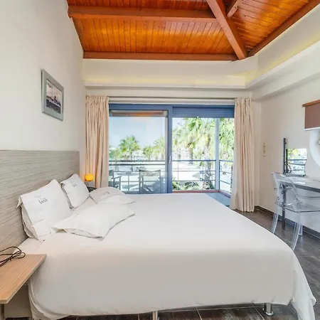 Ianos Hotel