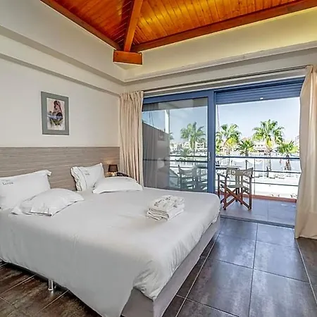 Hotel Ianos 3*