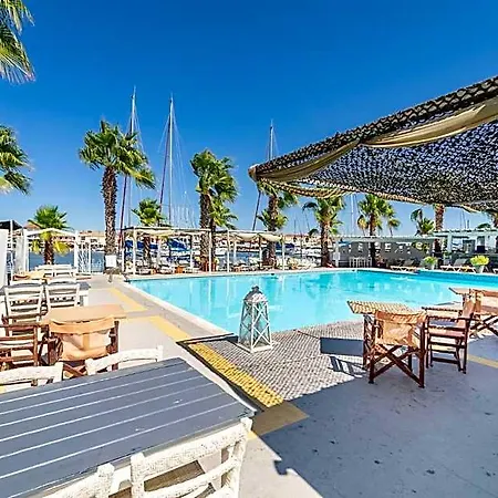 Ianos Hotel