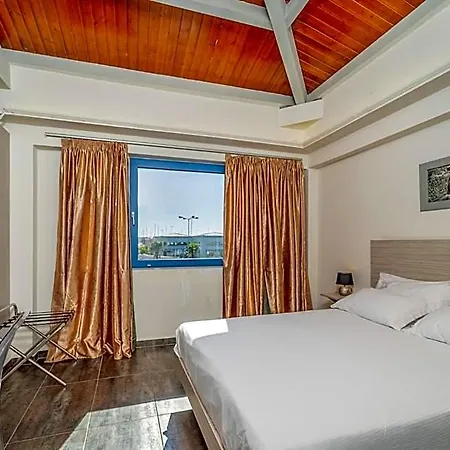 Hotel Ianos 3*